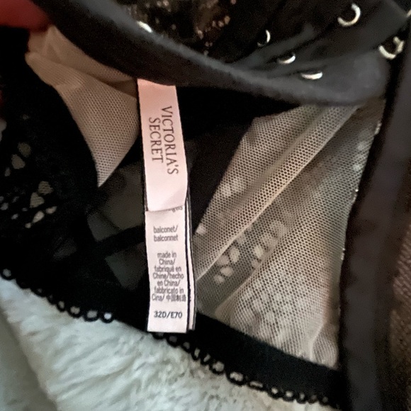 **BRAND NEW NEVER USED** black corset style bra - Picture 4 of 4